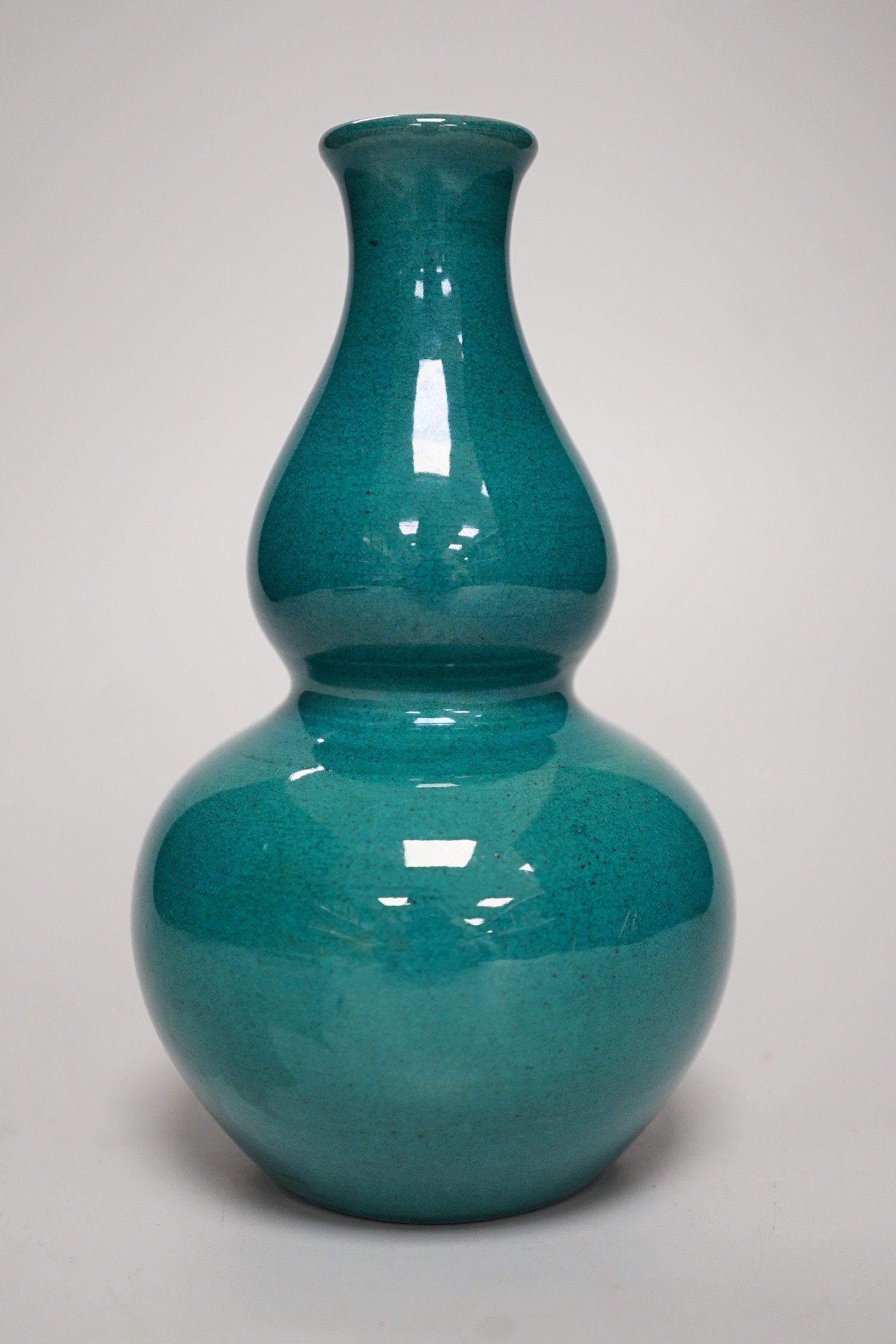A Chinese turquoise glaze double gourd vase, 17cm